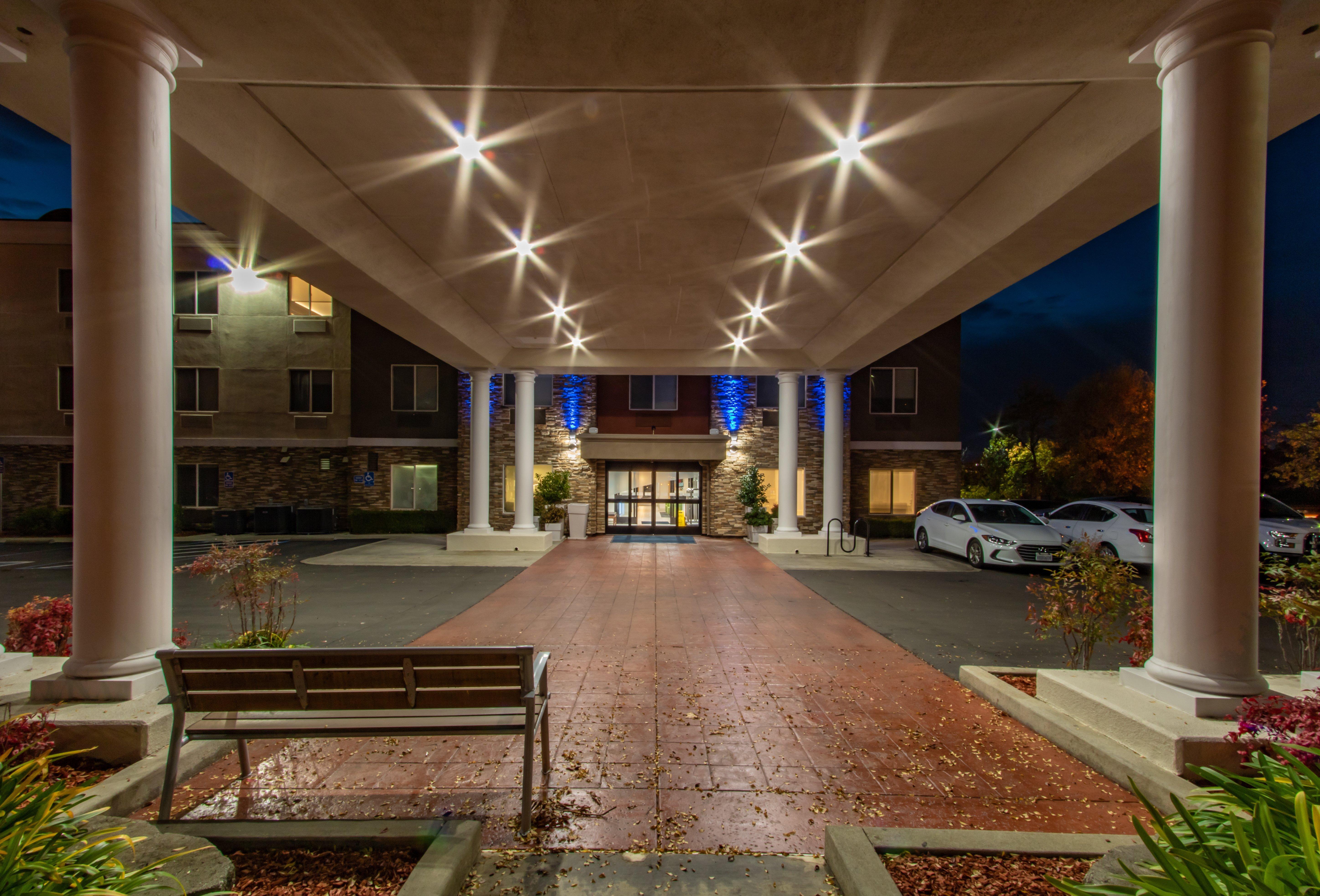Holiday Inn Express Hotel & Suites Roseville - Galleria Area, An Ihg Hotel Exterior foto